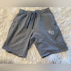 Vanquish Fitness Men’s Grey Athletic Shorts Designed In London. Size Medium